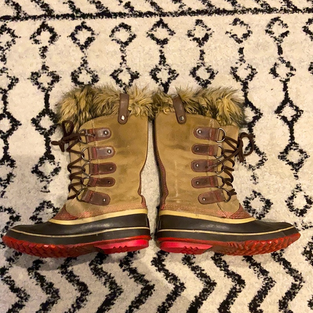 US 8 - Sorel winter duck boot tan / brown. Waterproof. Insulated. Gently used.